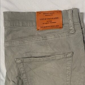 LUCKY BRAND | 34X32 MENS | 410 ATHLETIC SLIM CHINO PANTS in TAUPE GREY BROWN
